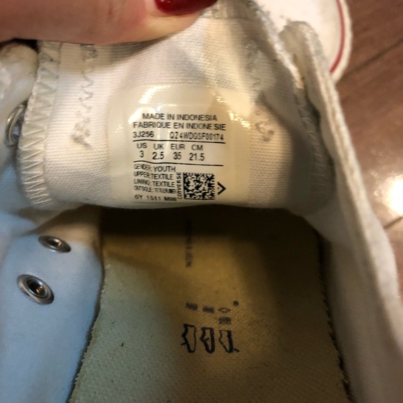 Converse shoes - Picture 3 of 3